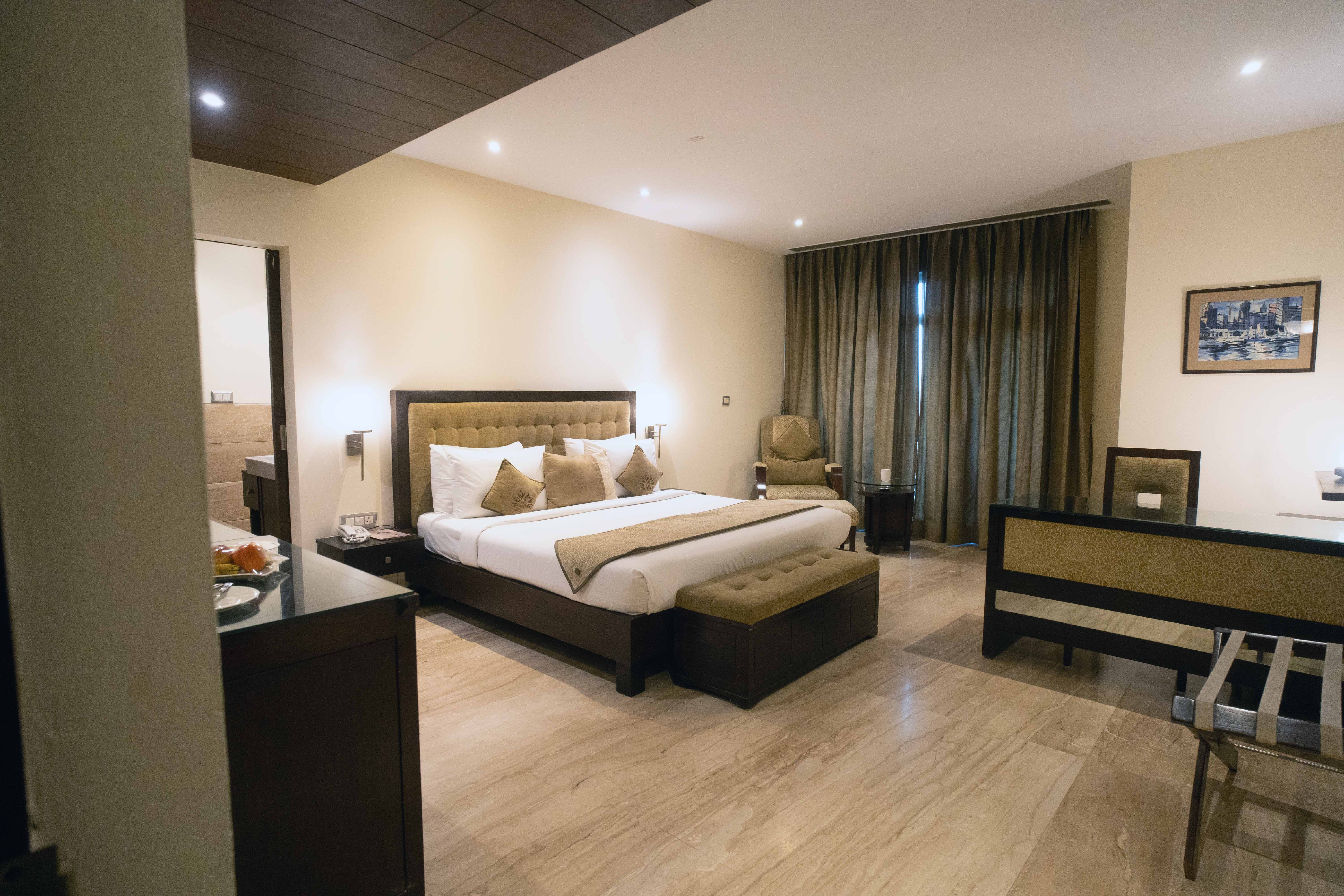 Royal Residence guest room 5