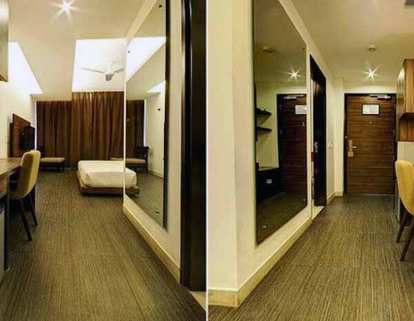 Royal Residence guest room 19