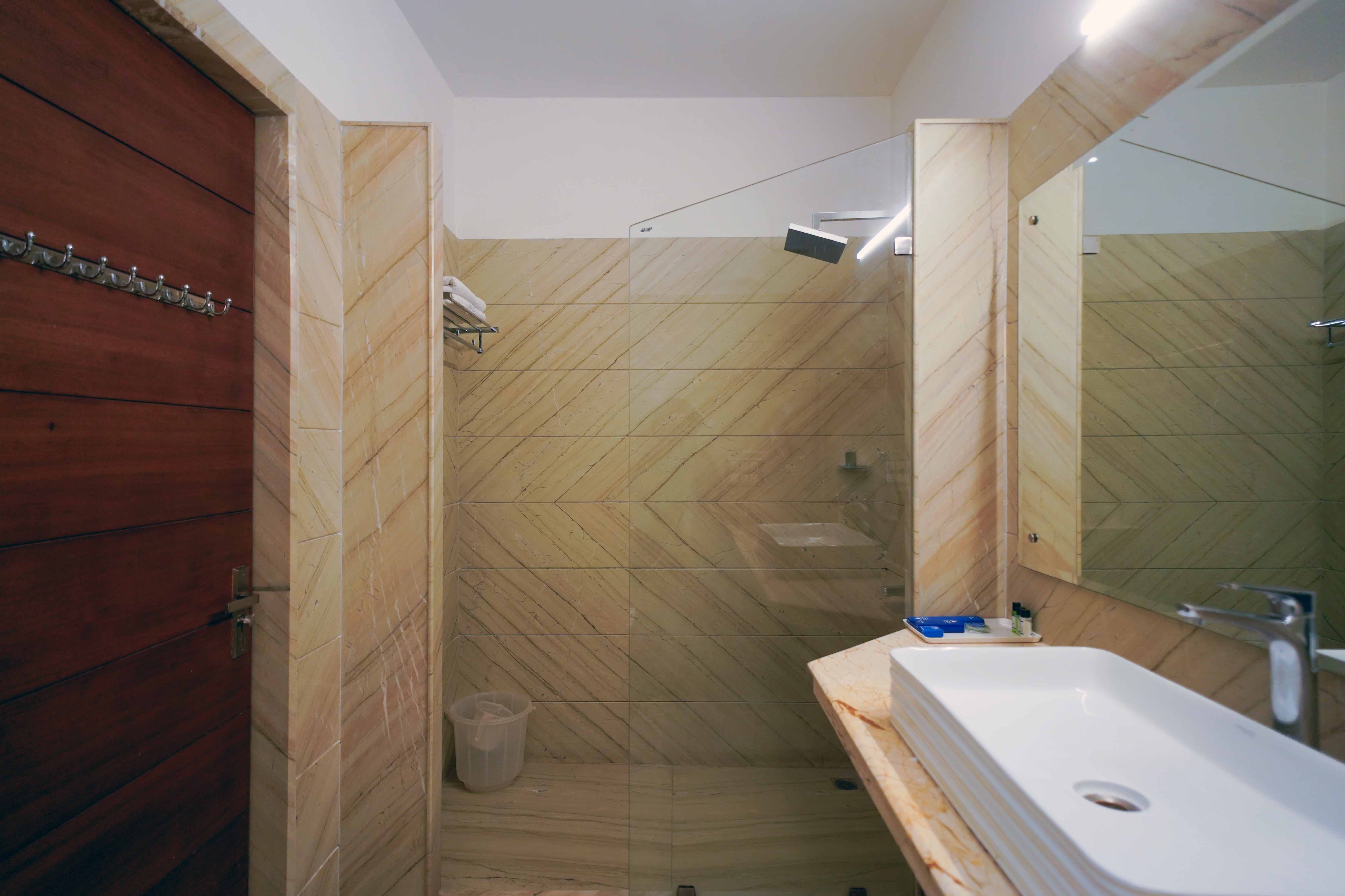 Royal Residence bathroom 4