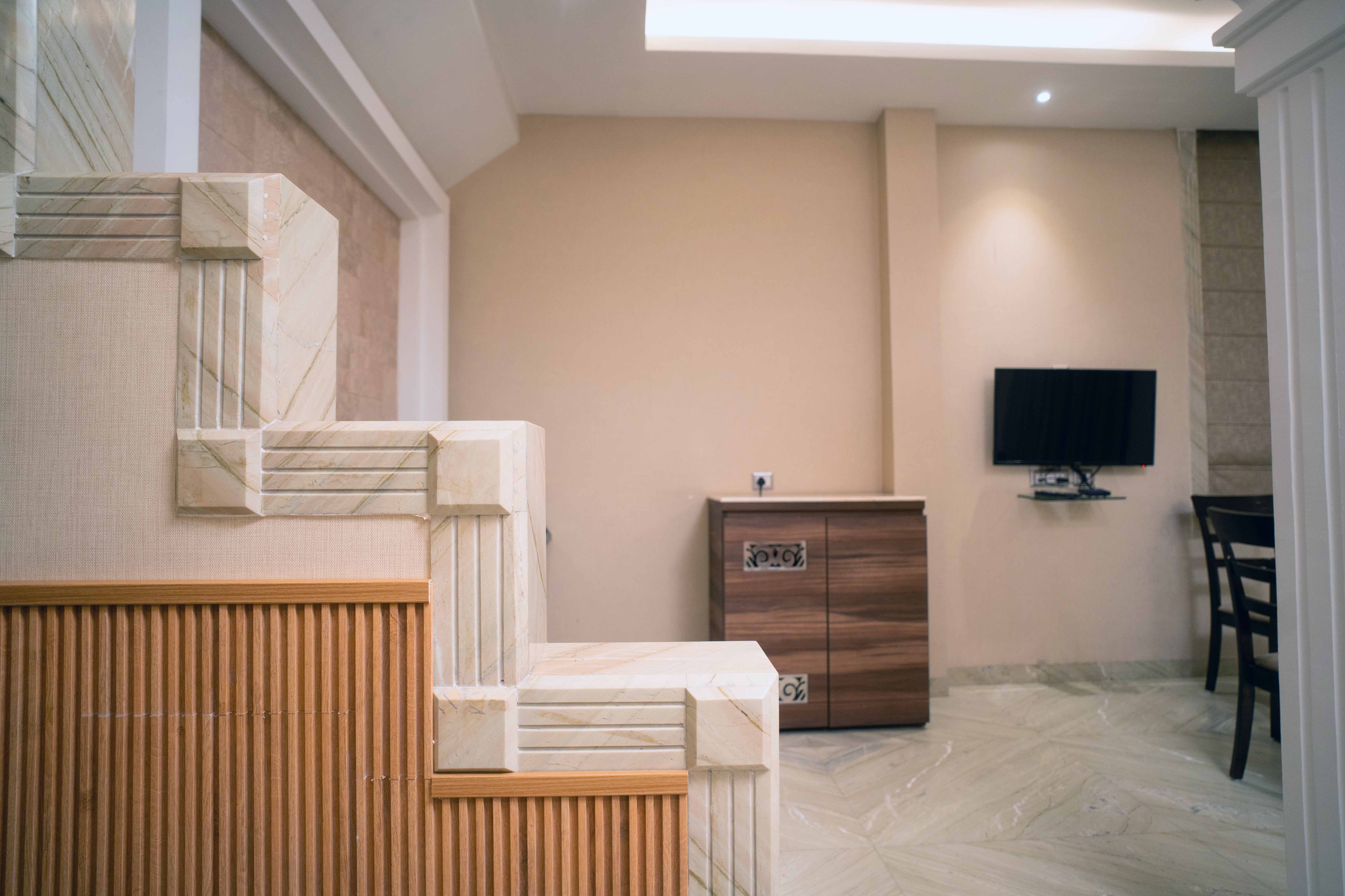 Royal Residence guest room 12