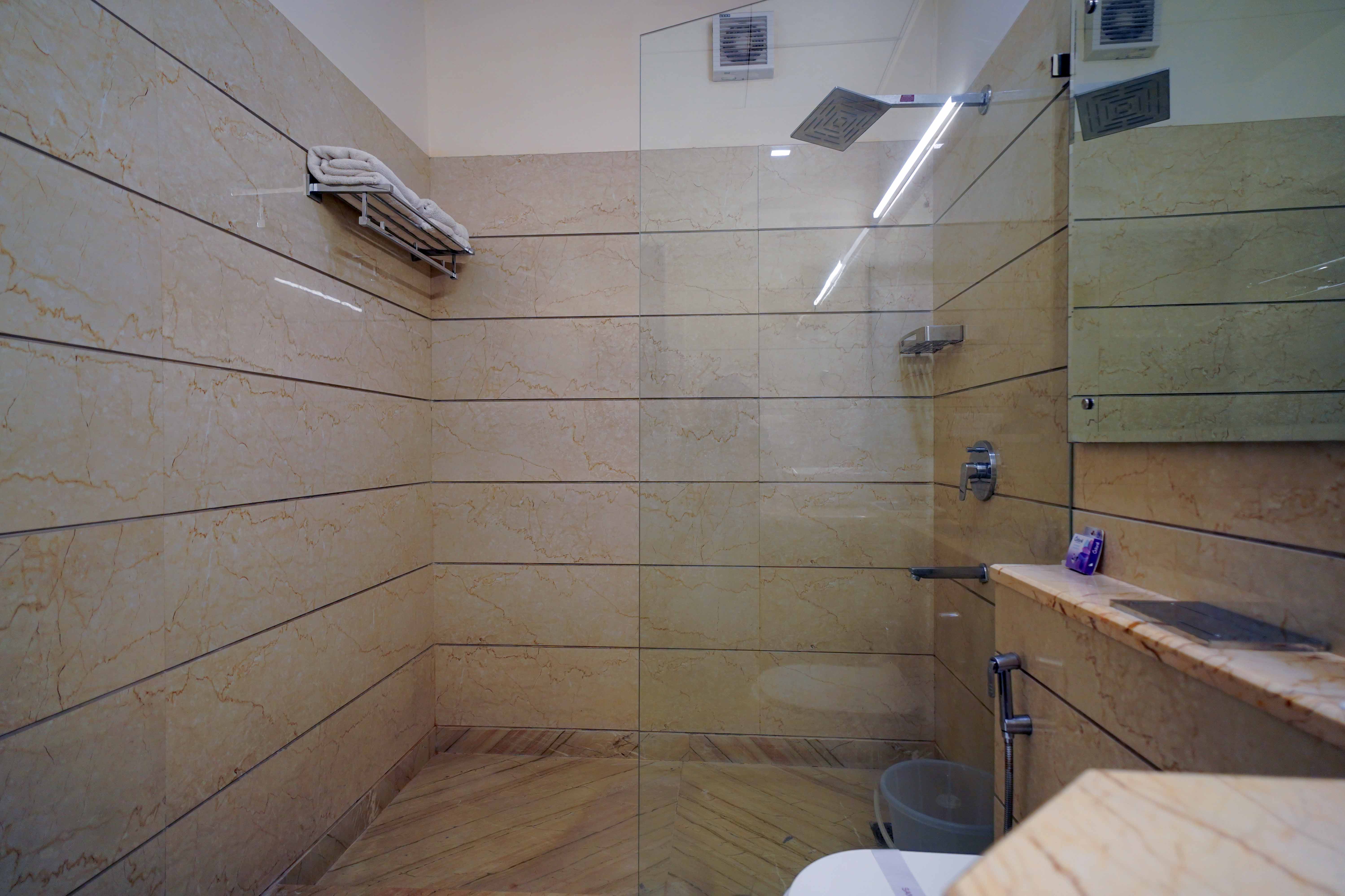 Royal Residence bathroom 8