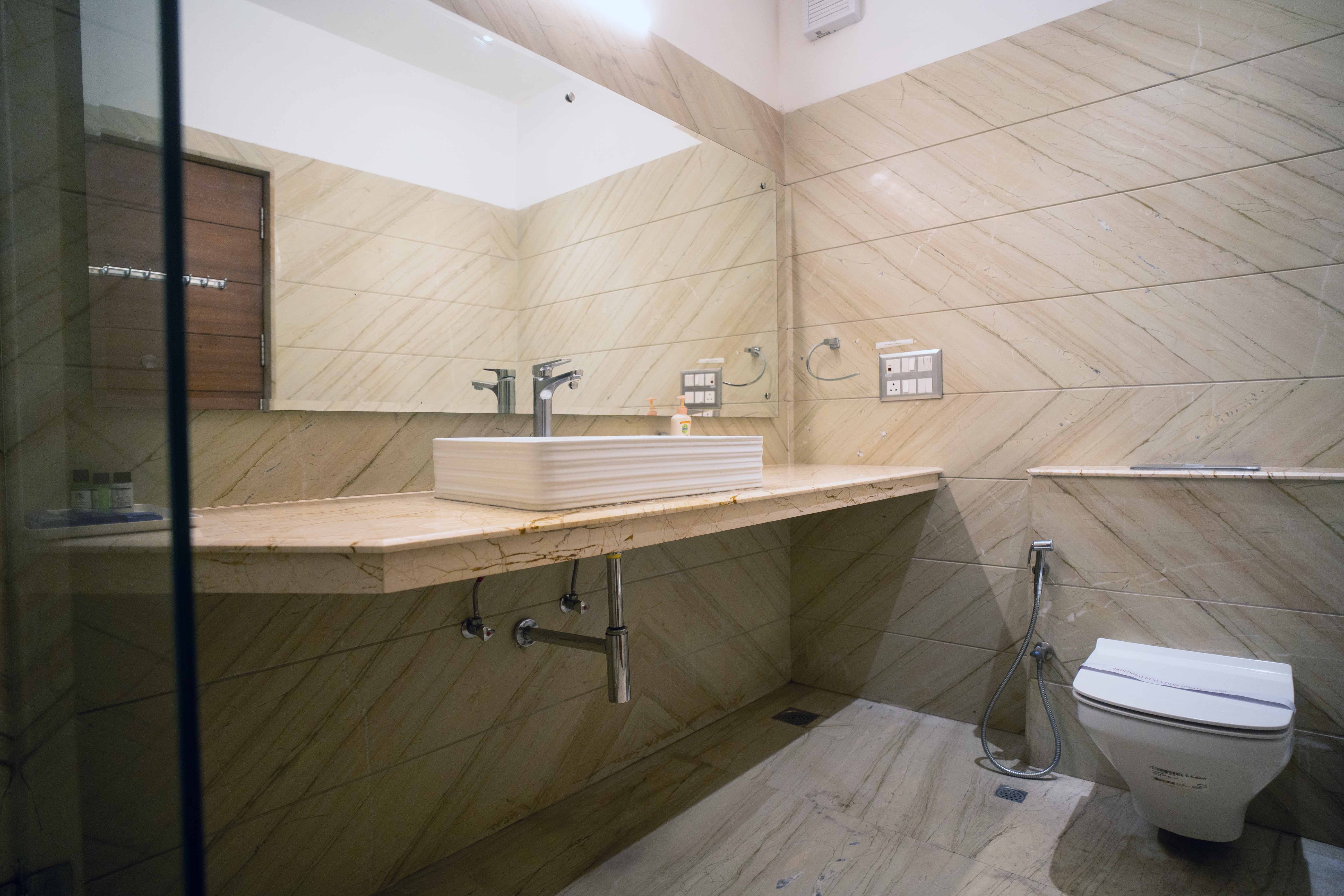 Royal Residence bathroom 3