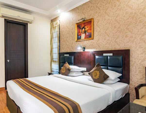 Royal Residence guest room 18