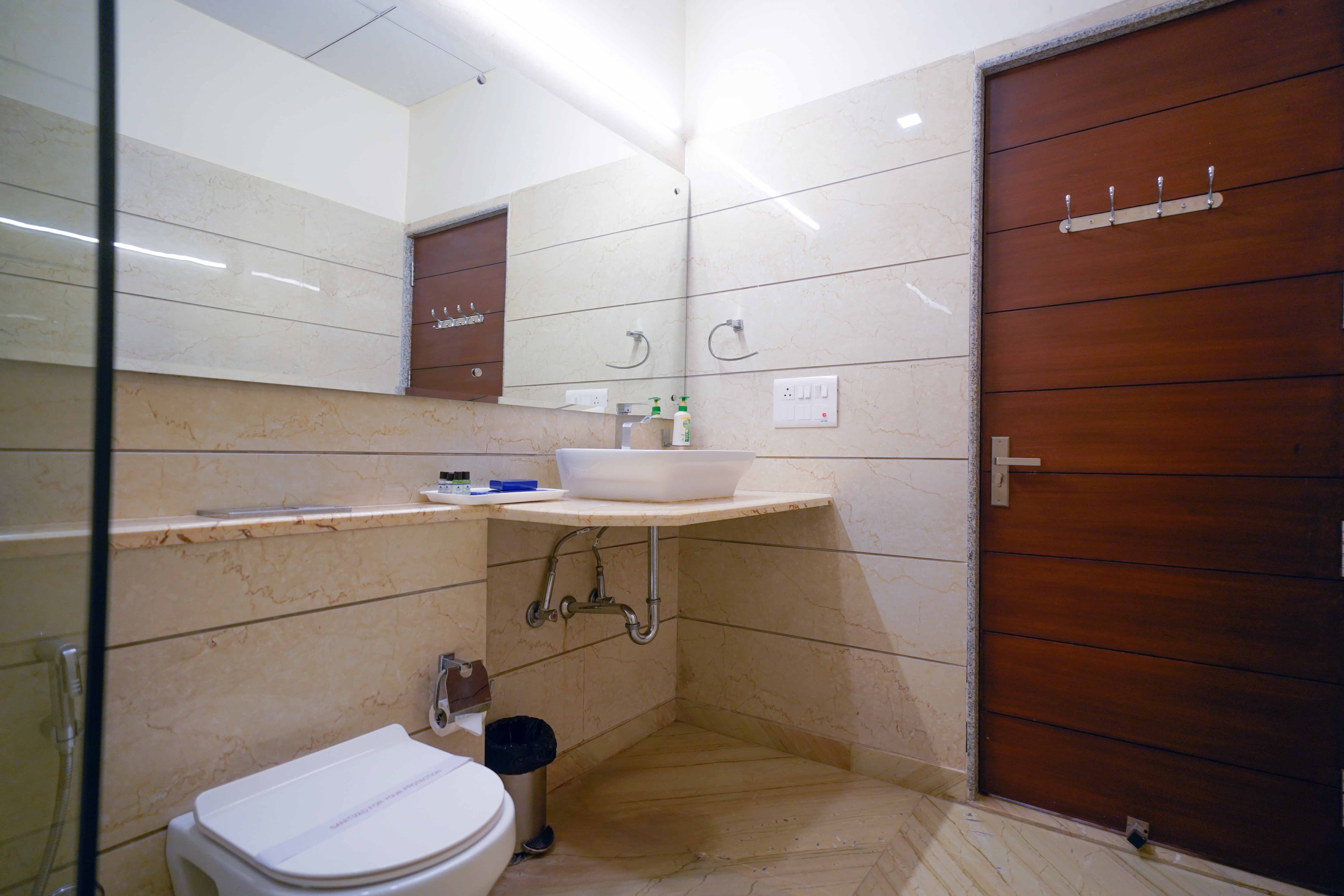 Royal Residence bathroom 7