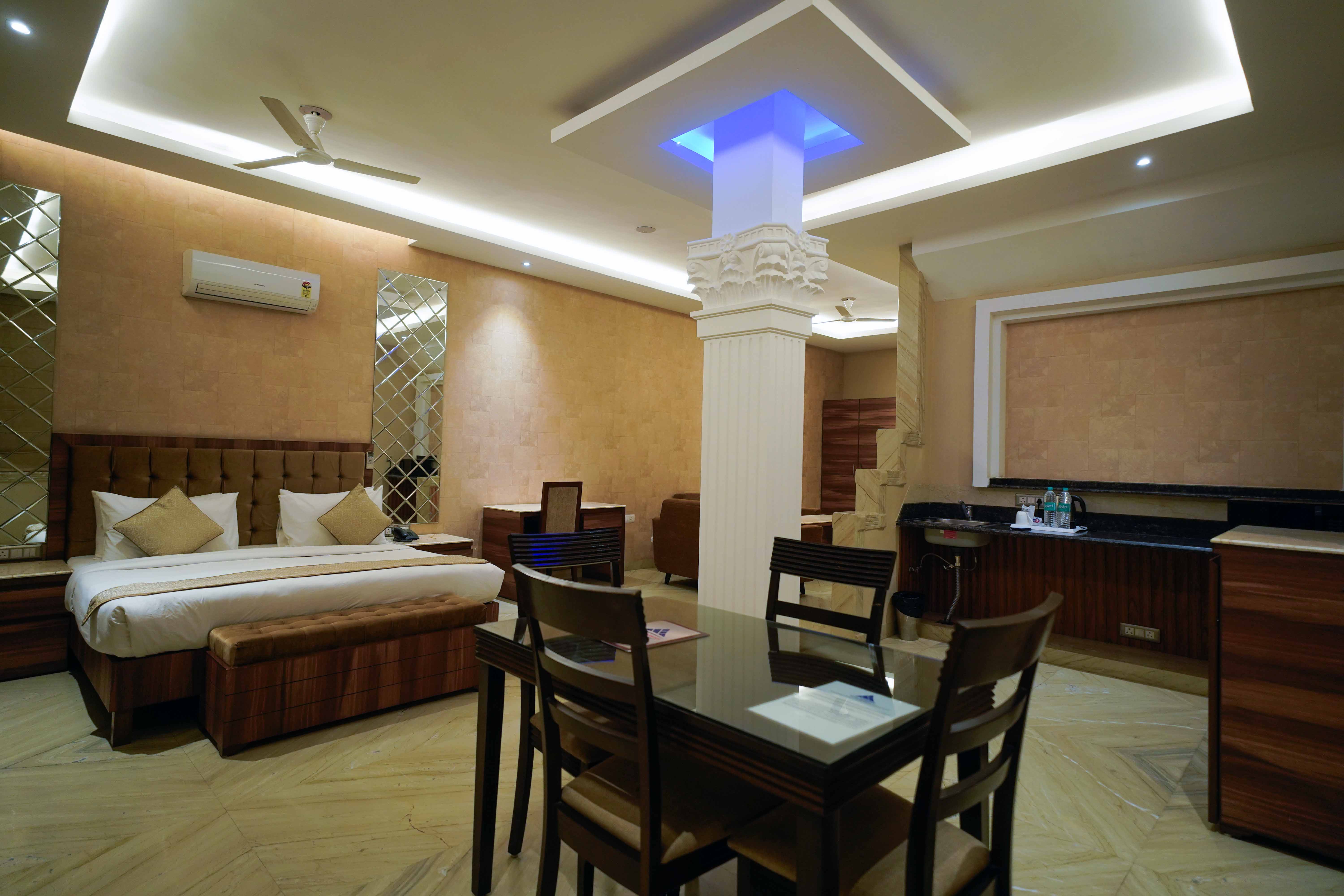 Royal Residence guest room 7
