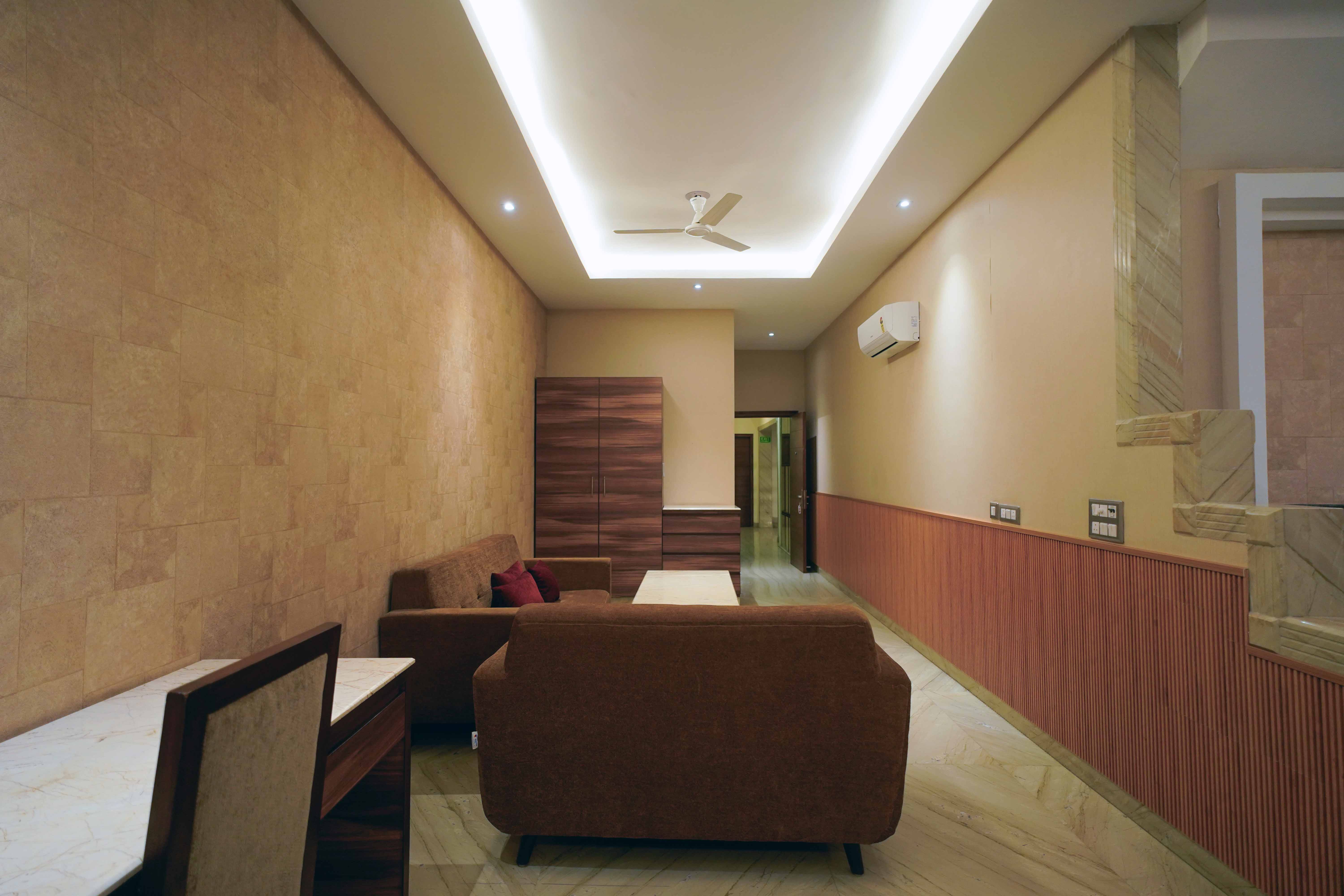 Royal Residence guest room 9