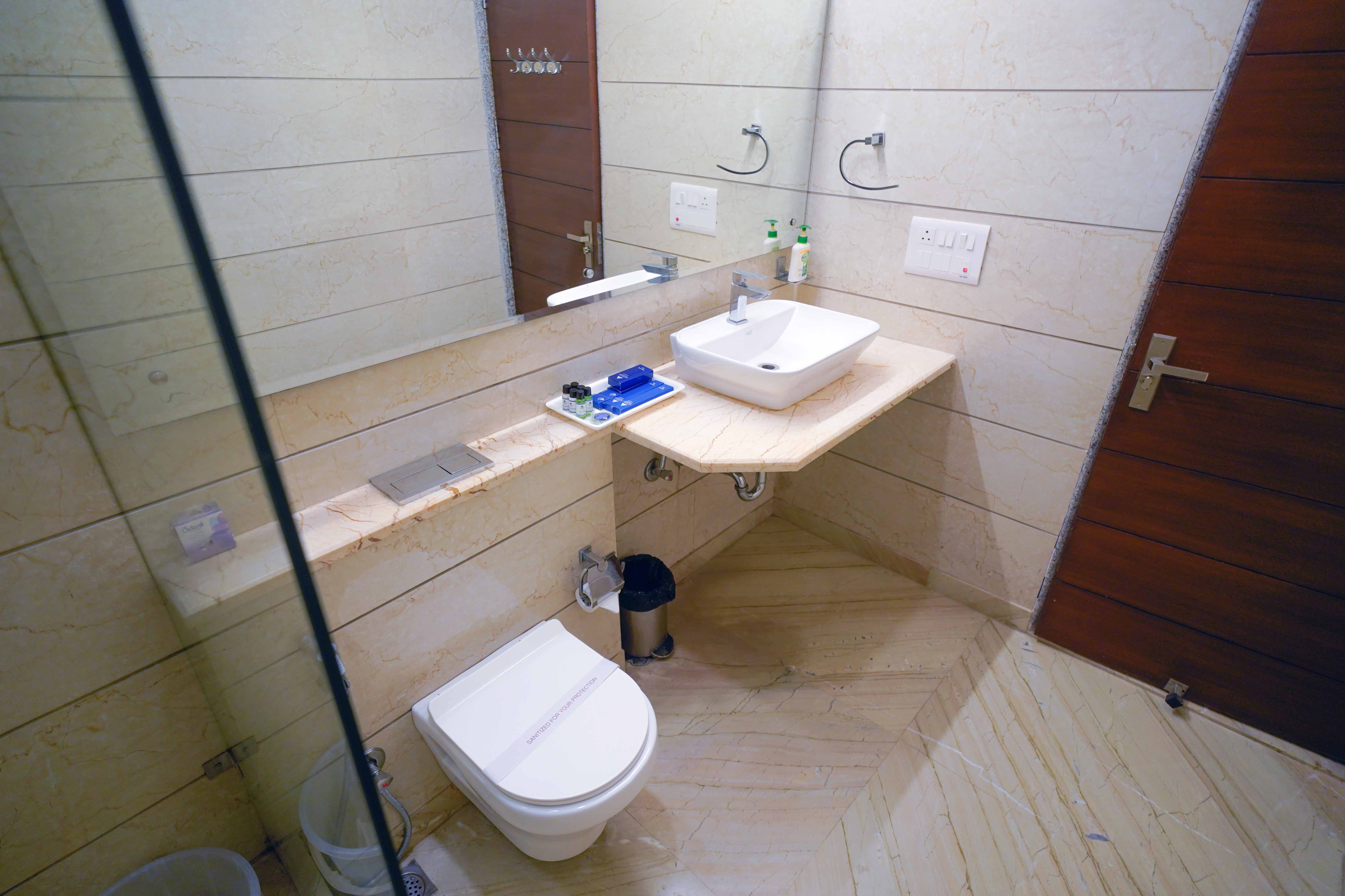Royal Residence bathroom 9
